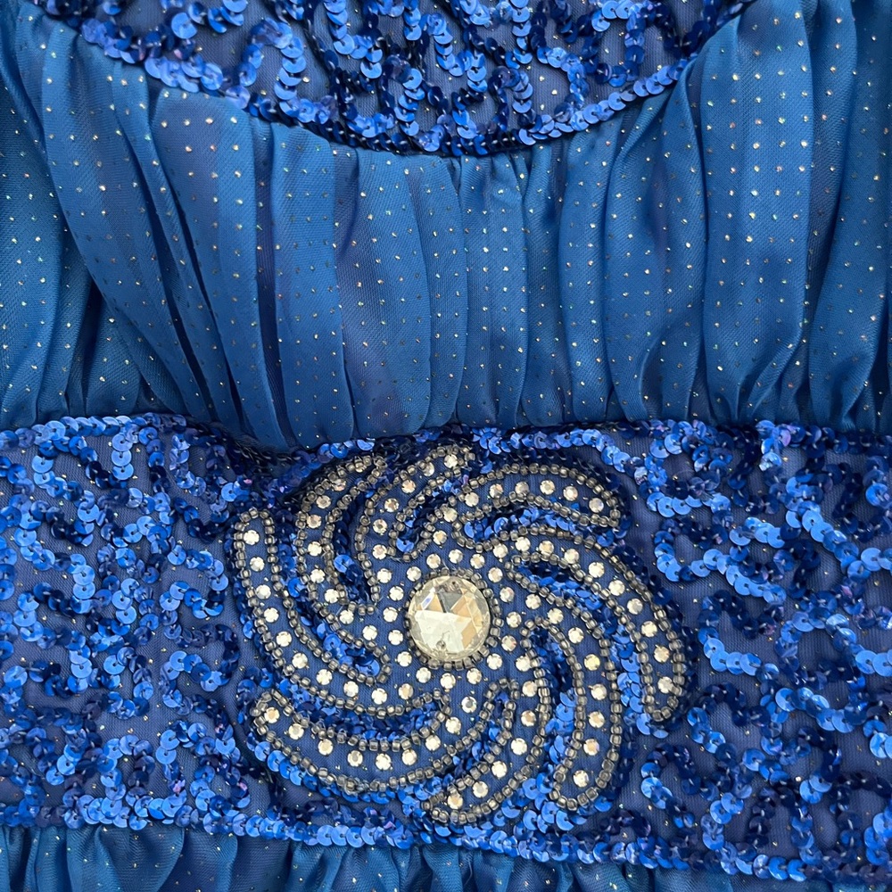 Mike Benet Formals. Beautiful blue dress size 16